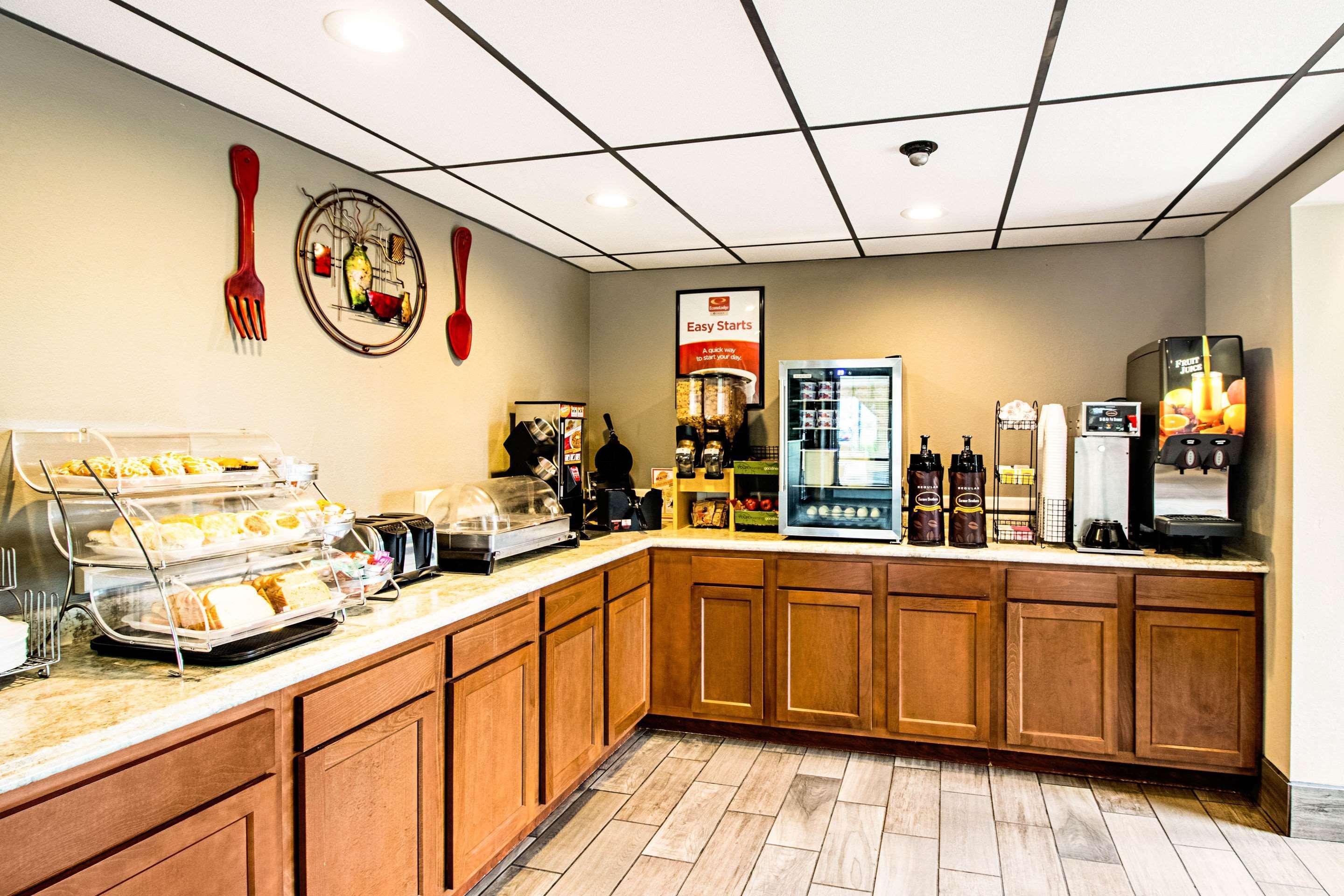 Econo Lodge Watertown Luaran gambar