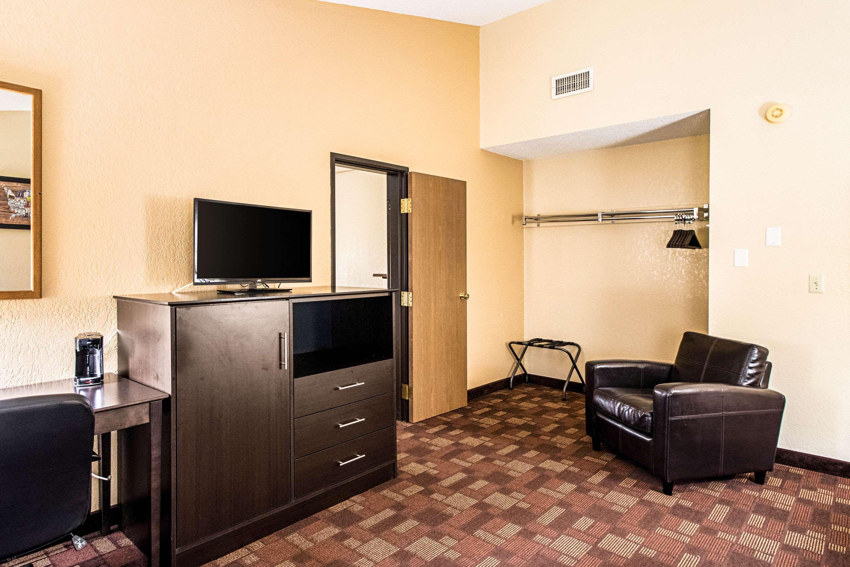 Econo Lodge Watertown Luaran gambar