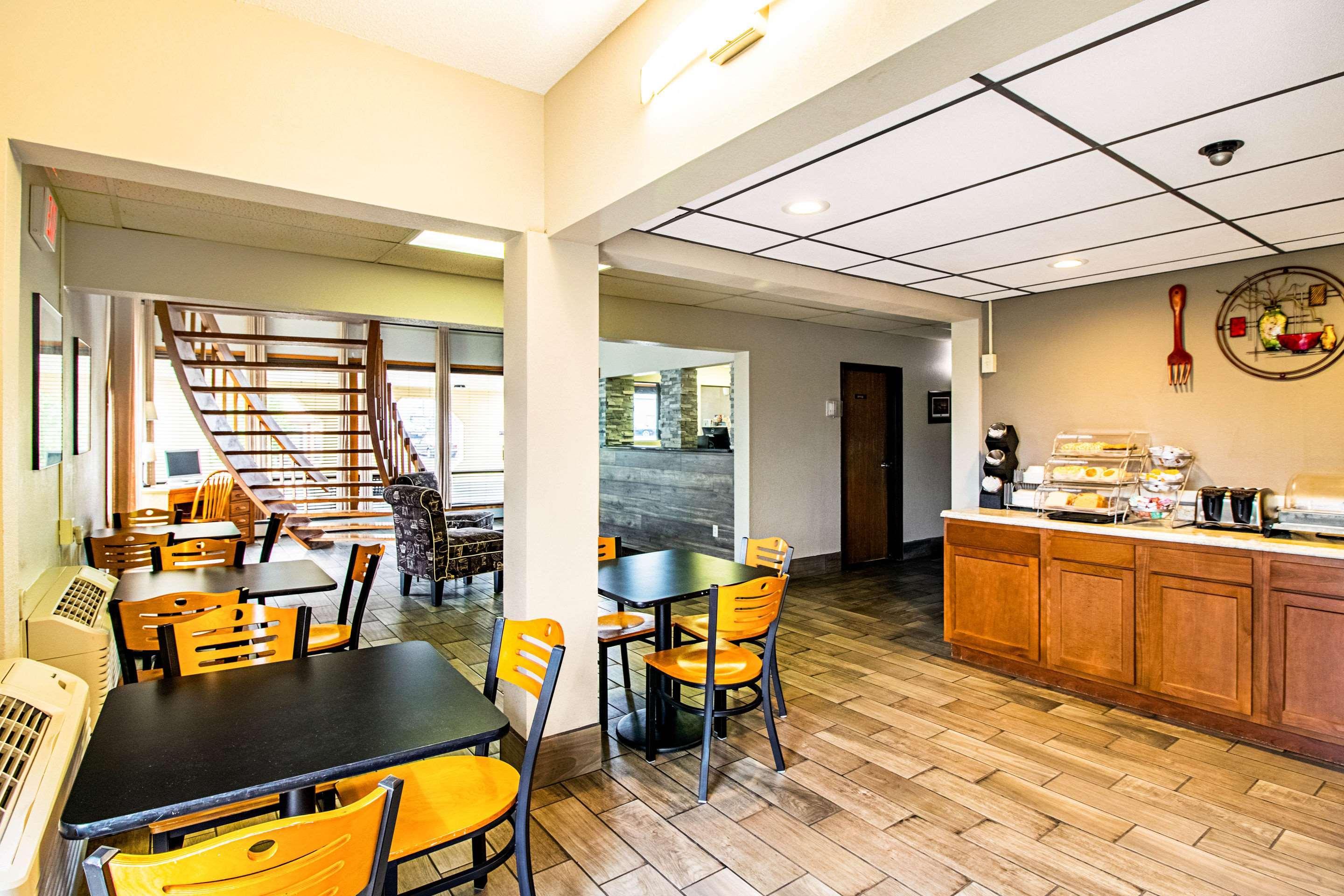 Econo Lodge Watertown Luaran gambar