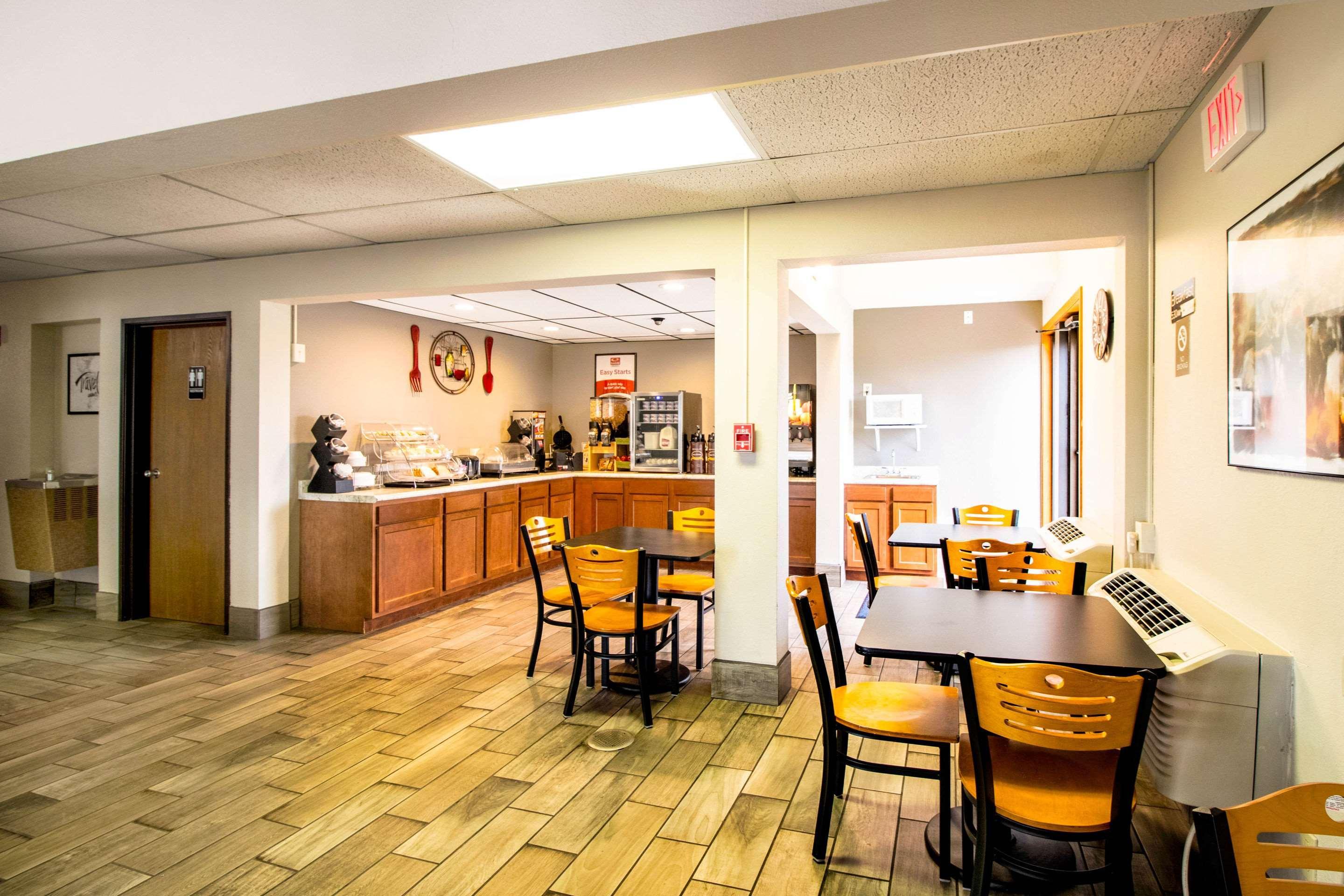 Econo Lodge Watertown Luaran gambar
