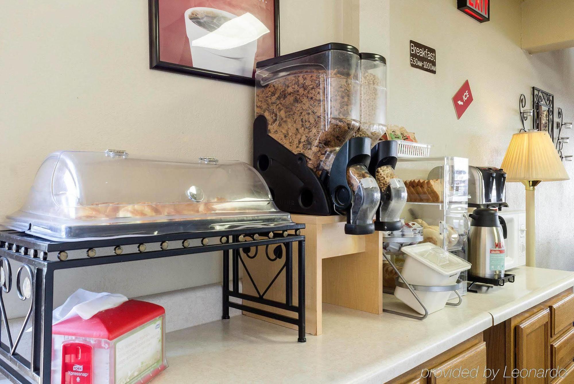 Econo Lodge Watertown Luaran gambar