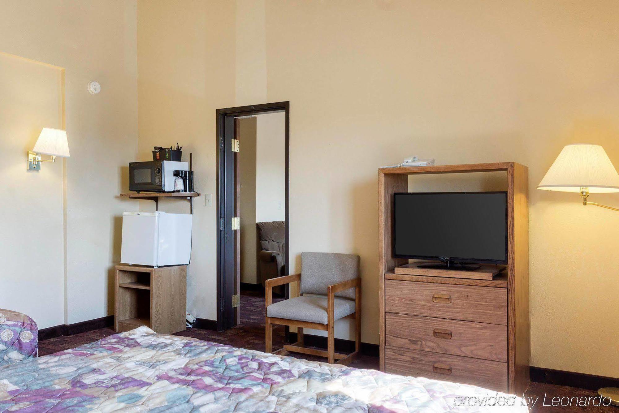 Econo Lodge Watertown Luaran gambar