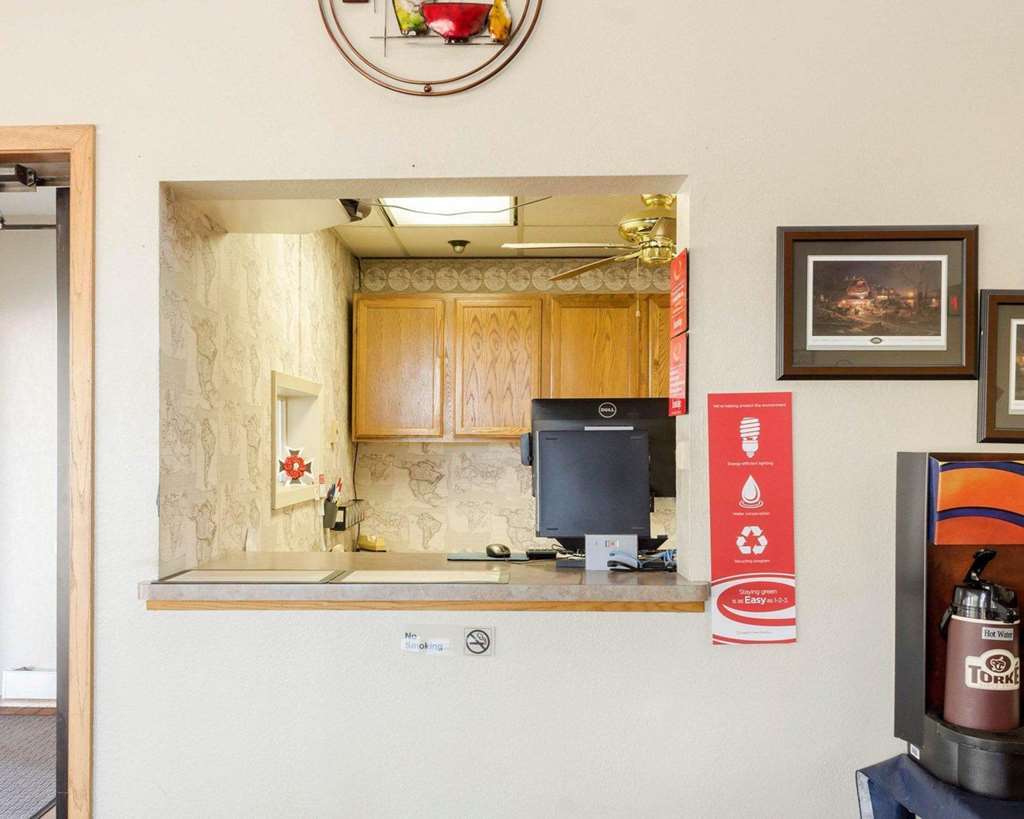 Econo Lodge Watertown Dalaman gambar