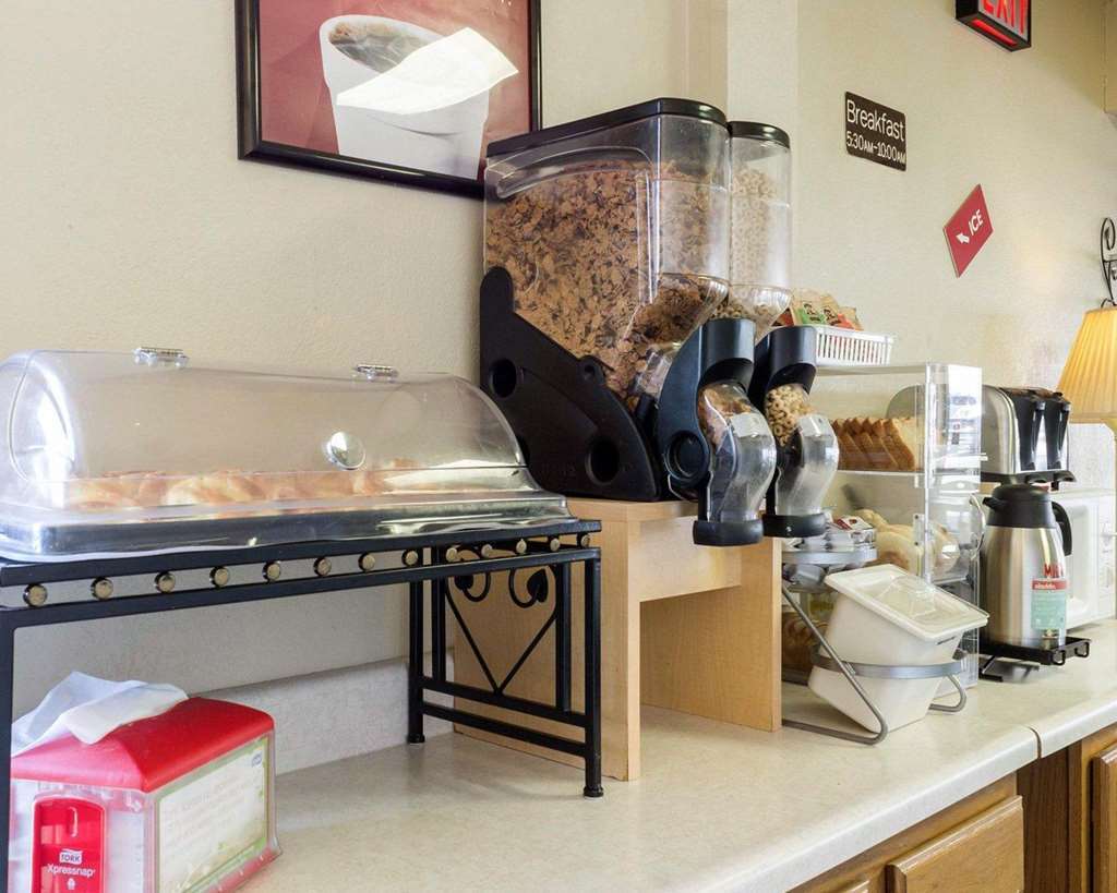Econo Lodge Watertown Restoran gambar