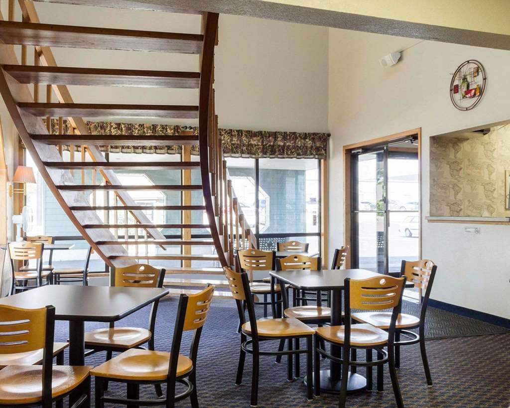 Econo Lodge Watertown Restoran gambar