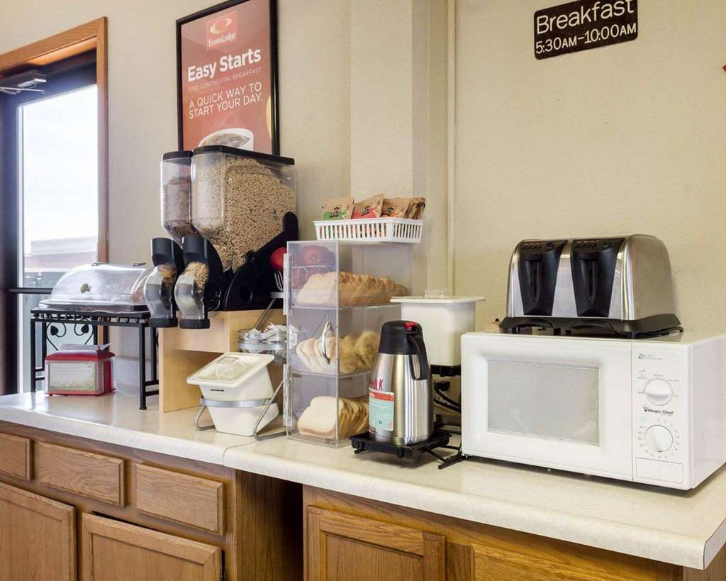 Econo Lodge Watertown Restoran gambar