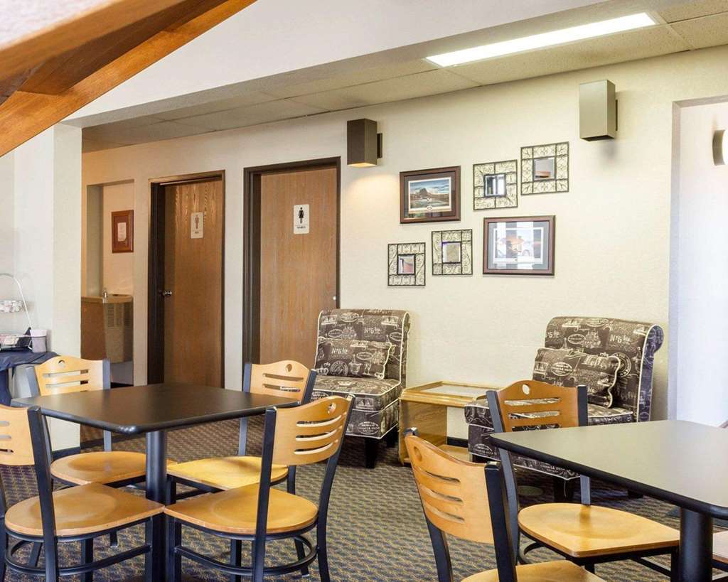 Econo Lodge Watertown Restoran gambar