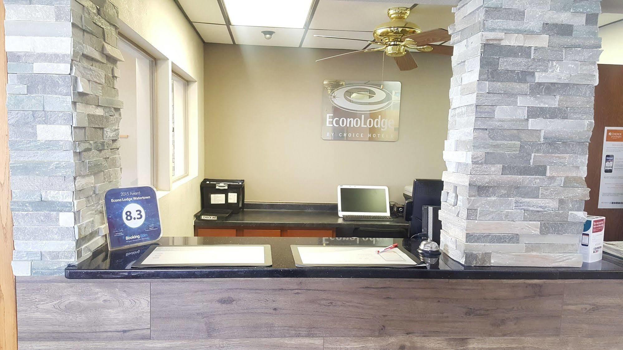 Econo Lodge Watertown Luaran gambar