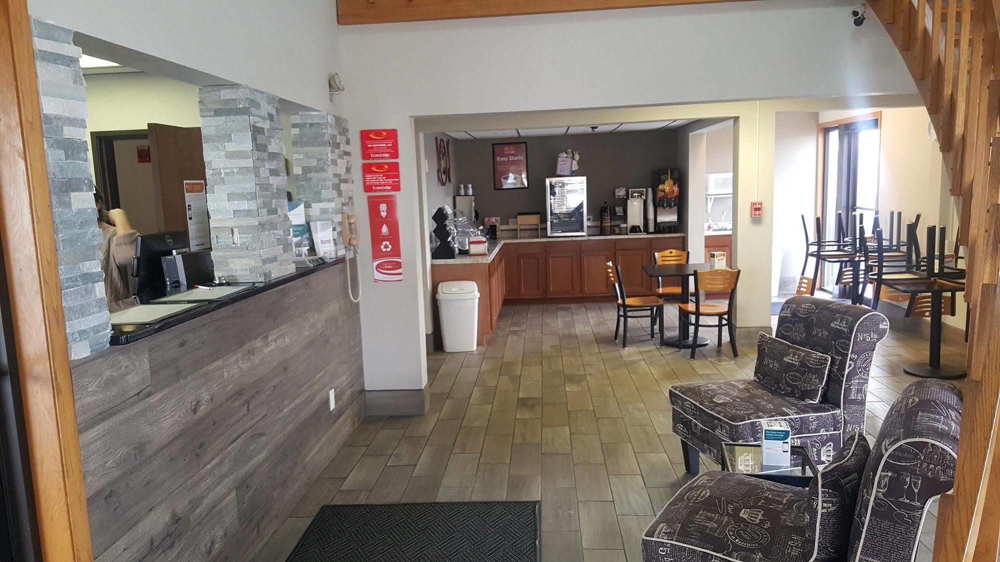 Econo Lodge Watertown Luaran gambar